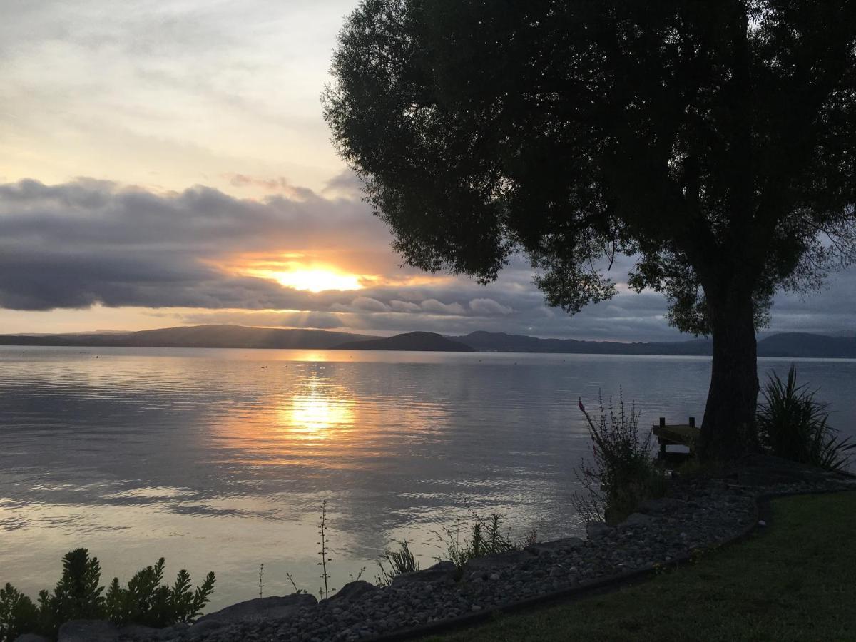 Tranquility Lakefront Rotorua Buitenkant foto
